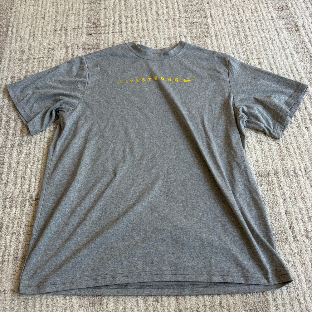 Nike Dri-FIT Livestrong Mens XL Gray Short Sleeve Performance Training T-Shirt